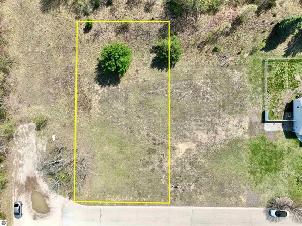 826 Washington St, Cadillac, MI 49601