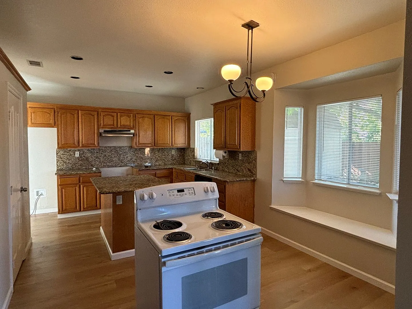 Ideal Antioch 4 Bedrooms And 3 Bathrooms! New Laminate Flooring On Main Level And New Interior Paint — Photo 2