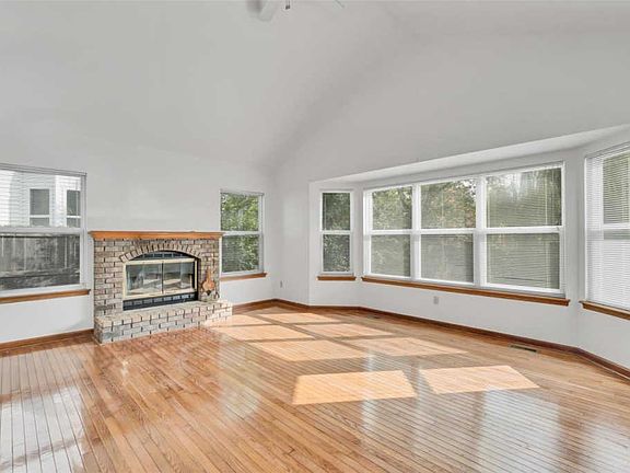 3rd image of 2406 Black Pine Ct