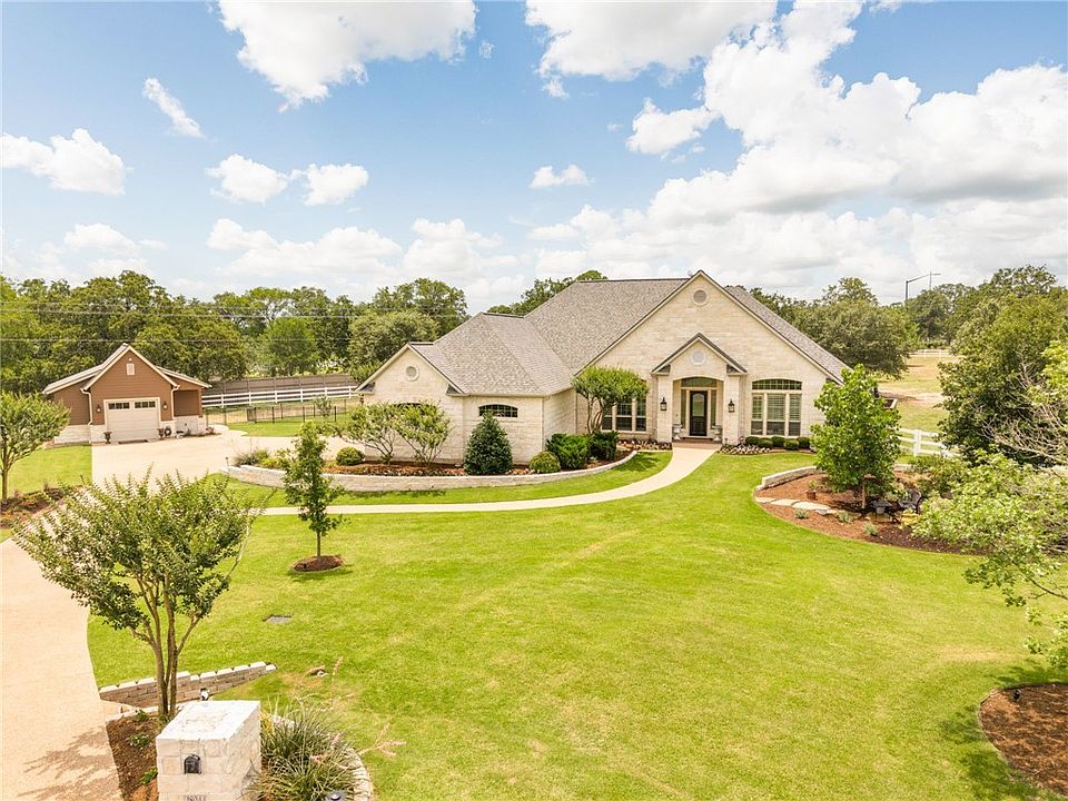 1st image of 18044 Meadowhill Dr
