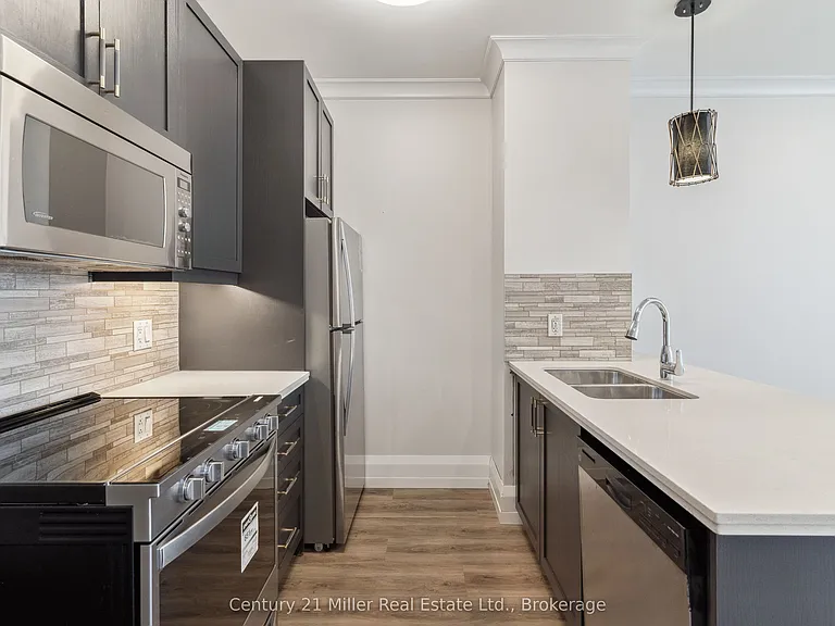 118 King St E #618 — Photo 32