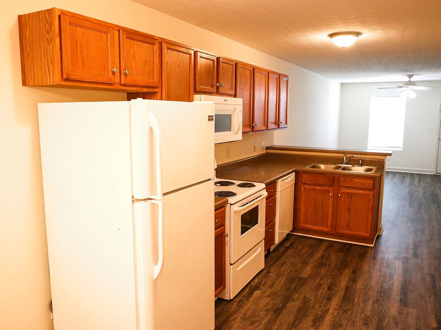 2 bed, 2.5 bath, 900 sqft, $850 — Photo 4