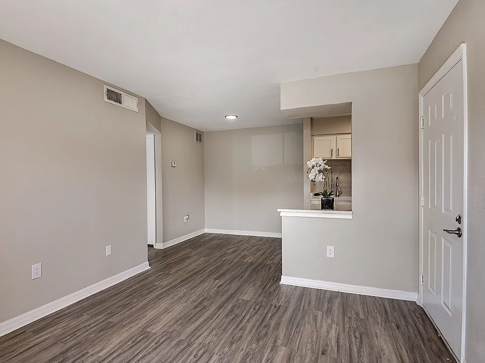 Lake Pointe apartments community photo