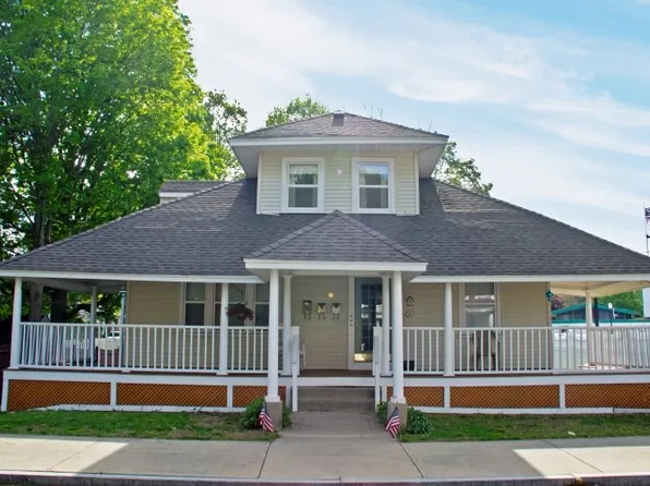 12 Middle St #1R, Reading, MA 01867