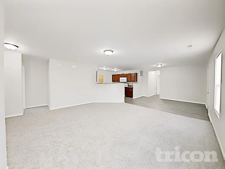 2336 Blackthorn Dr — Photo 3