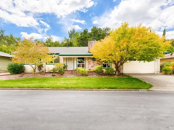 435 Meadowgreen Drive, Santa Rosa, CA 95409
