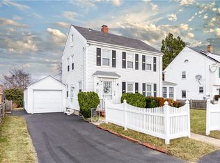 35 Maple Ave, Middletown, RI 02842