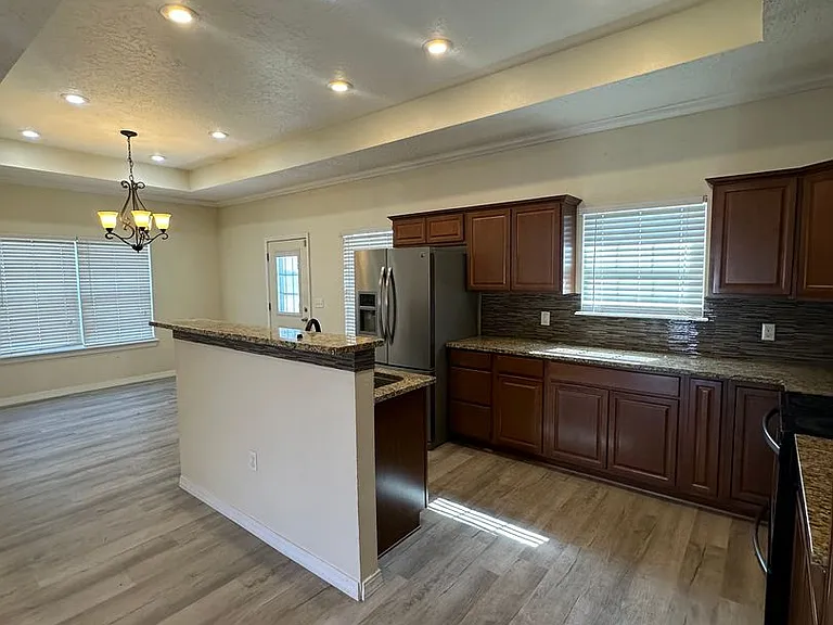 917 Almond Tree Ln — Photo 9