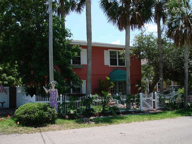 1st image of 318 8th St