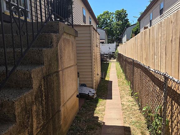4th image of 704 Princeton Ave