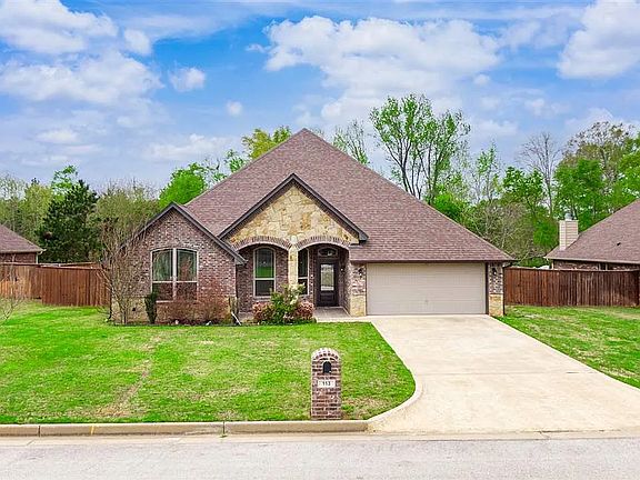 2nd image of 113 Germantown Cir