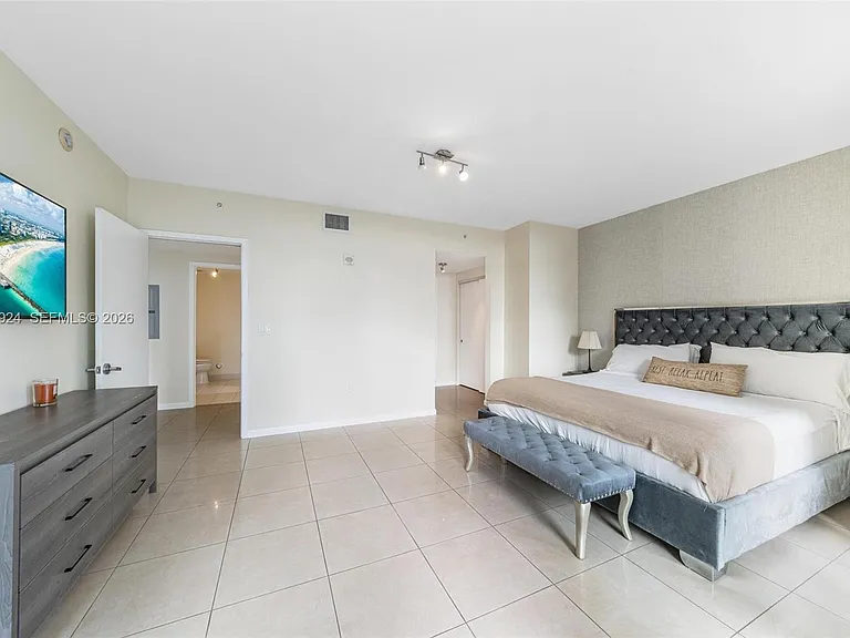3250 NE 1st Ave #916 — Photo 17
