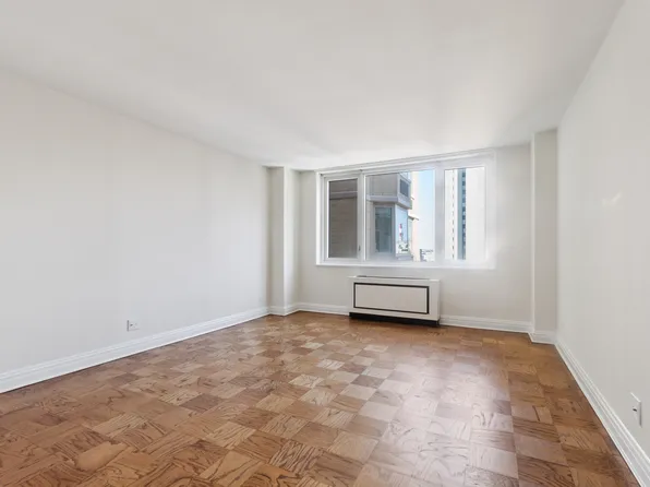 400 East 71st Street image 2 of 10