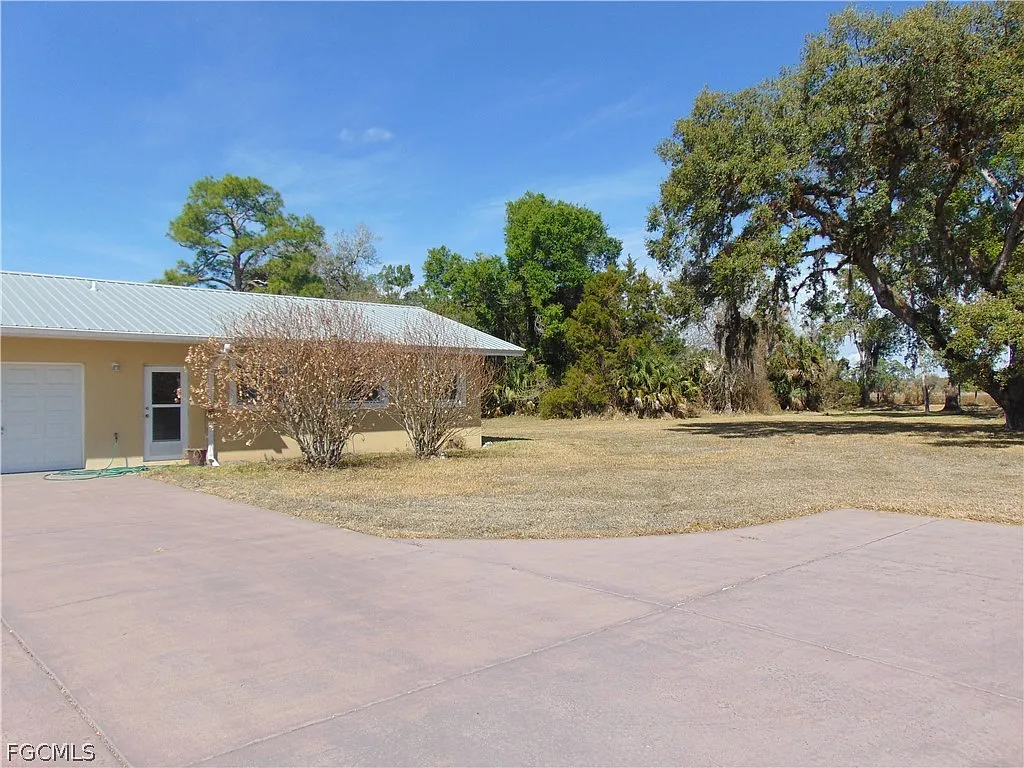 2 bed, 2.5 bath, 2100 sqft, $2,900 — Photo 3