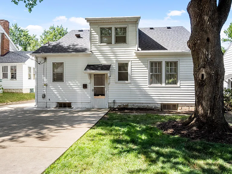 1223 E Oakland Ave — Photo 18