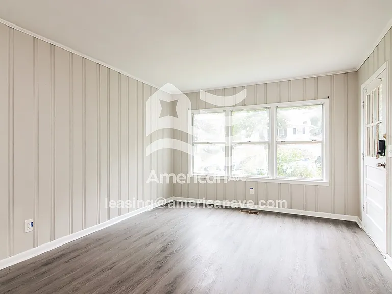 1363271_004_living_room_14176486.jpg