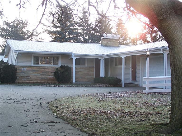 1st image of 206 Haral St