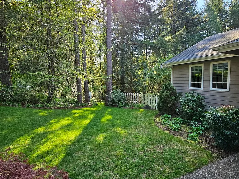 1574 SE Nylace Ln — Photo 2