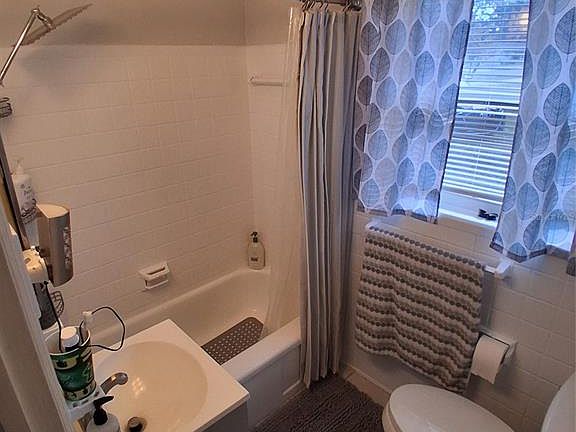 5th image of 1061 Nokomis St