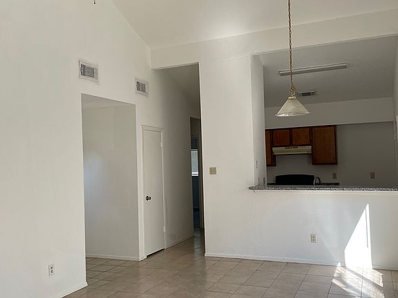 5th image of 10711 Highland Woods Dr