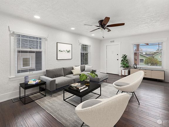 New hardwood flooring & paint throughout>