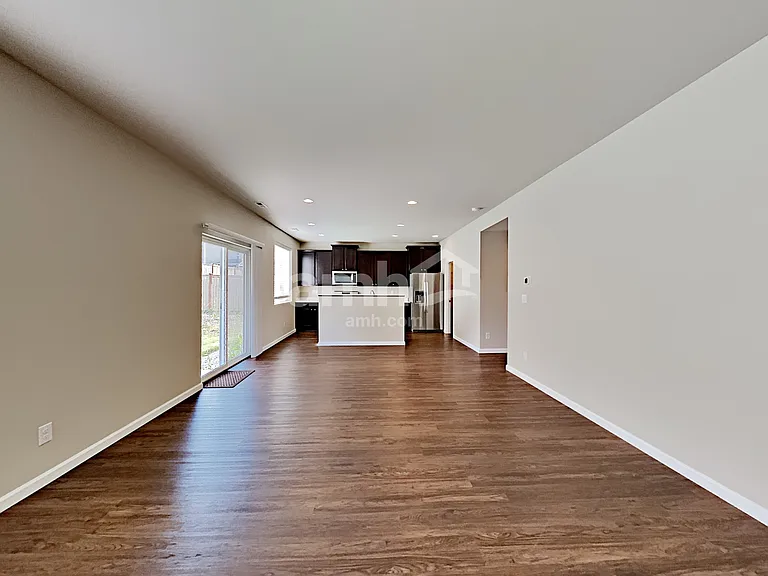 245 Iris Ln — Photo 5