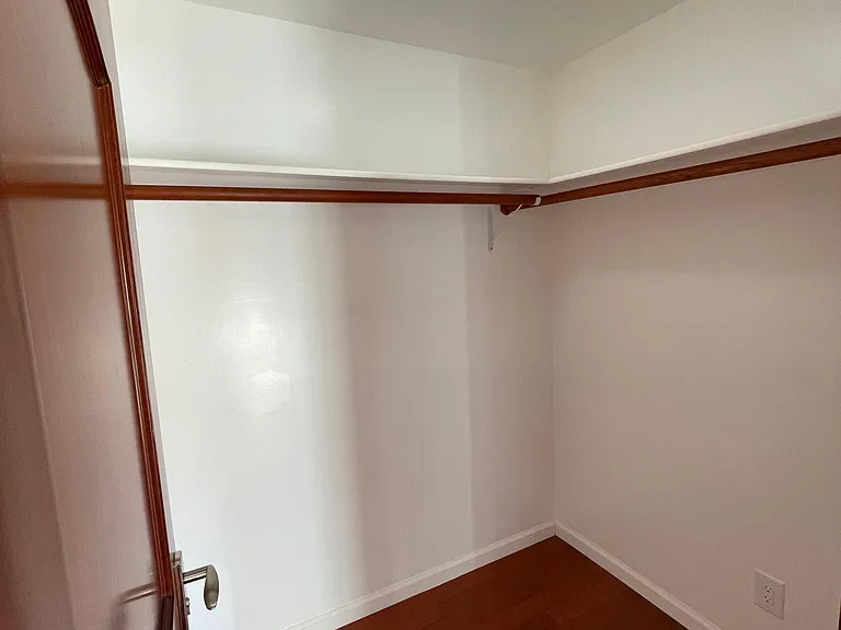 (Upstair) Walk-in Closet