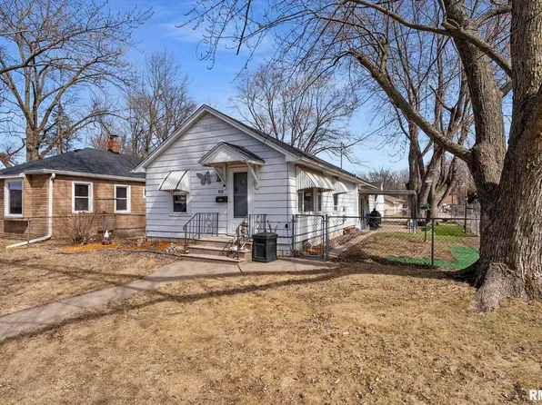 1820 43rd St, Moline, IL 61265