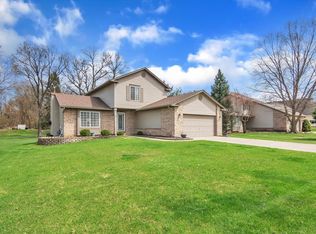 392 Pine Creek Ct, Waterford, MI 48327