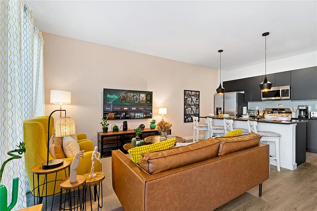 3 bed, 2.5 bath, 1361 sqft, $2,300 — Photo 3