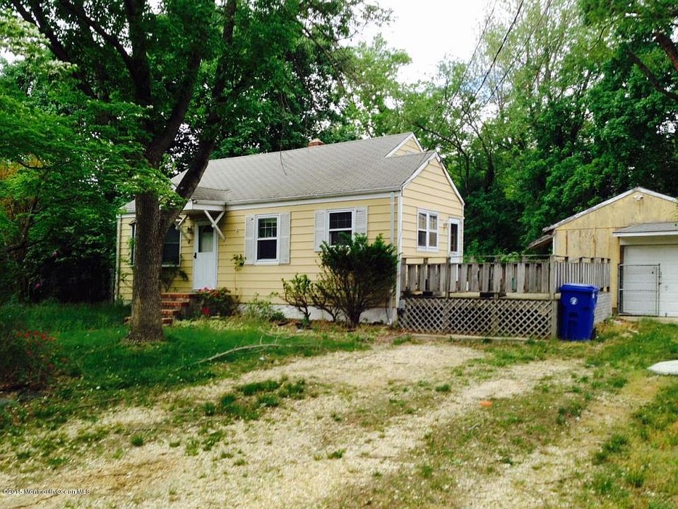 2nd image of 2 Chestnut Hill Dr