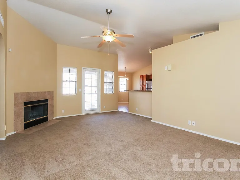 1464 E Rosemonte Dr — Photo 3