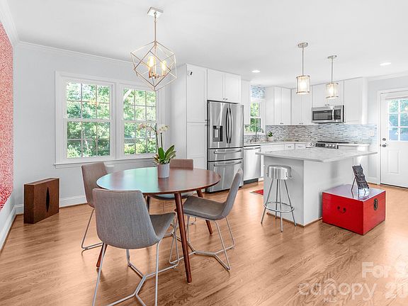 4th image of 5917 Doncaster Dr