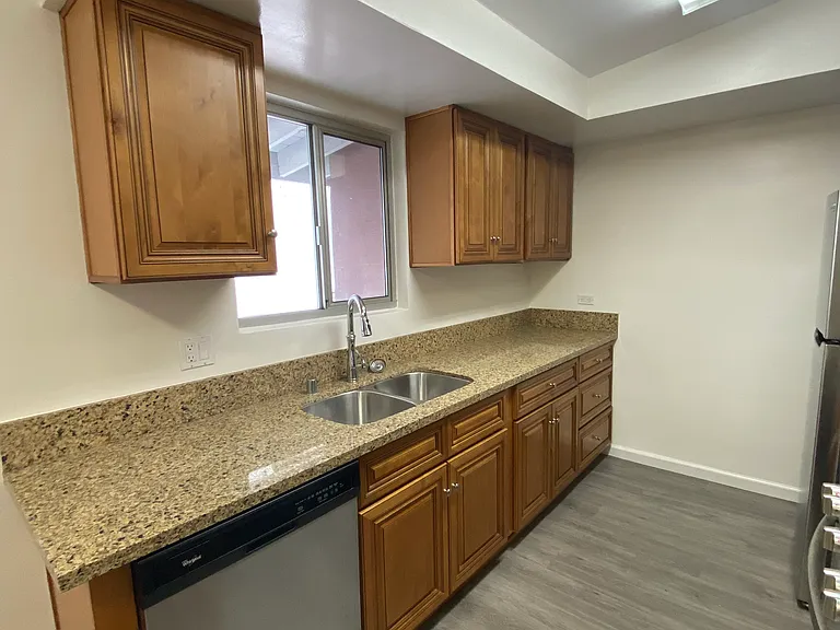 13418 Moorpark St #4 — Photo 8