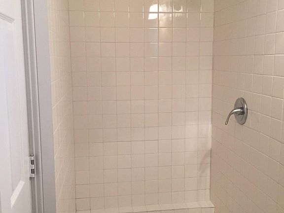 5th image of 14931 Chase St #2