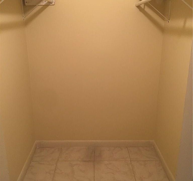 1st image of 302 Gardens Dr