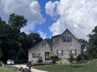 9900 Castleglen Ln, Knoxville, TN 37922