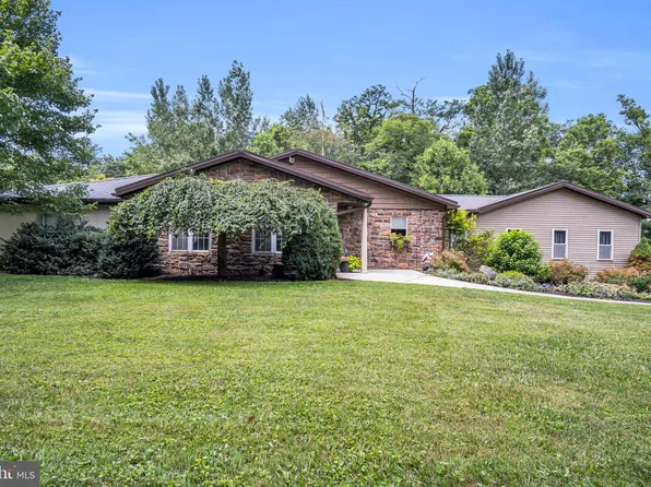 204 Stonehouse Rd, Carlisle, PA 17015