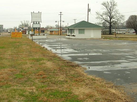 4th image of 1240 Highway 51 By Pass S