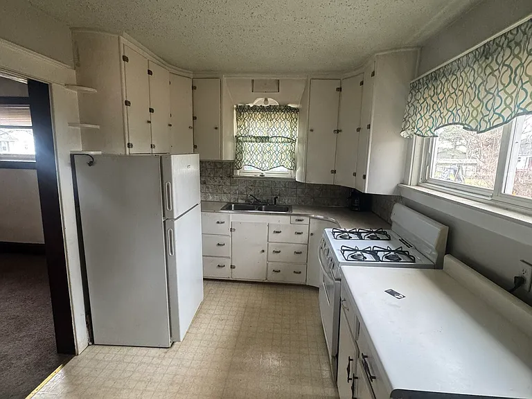 2236 King St — Photo 11