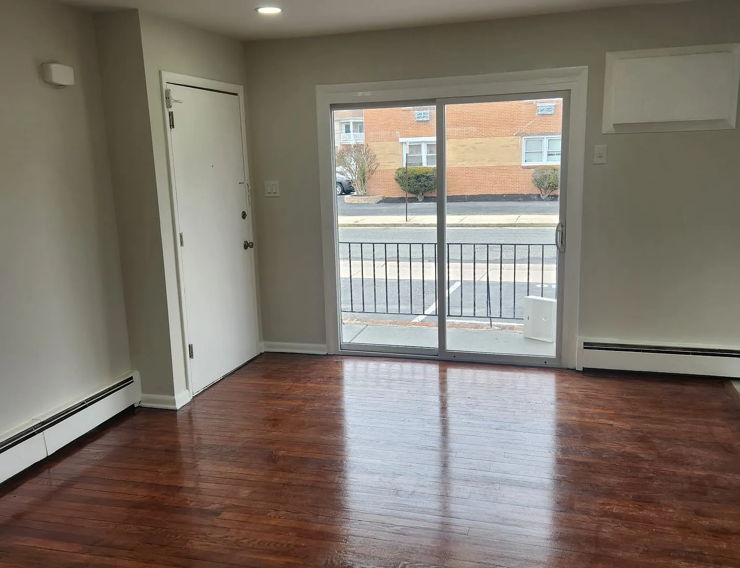 Studio, 650 sqft, $1,400 — Photo 1