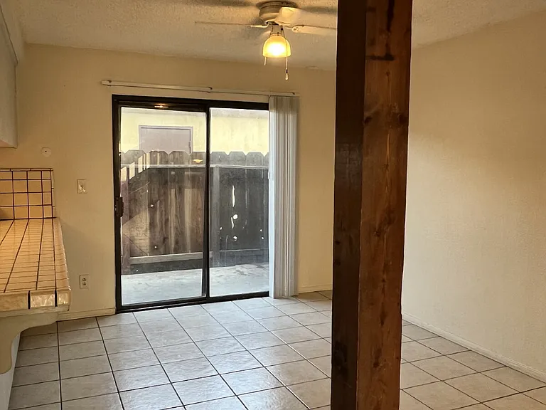 305 E 4th St #F — Photo 8