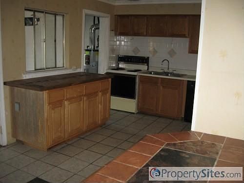 4th image of 4601 Haywood Dr