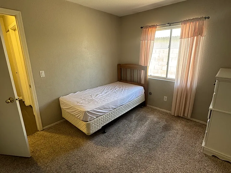 5022 E Holmes Ave — Photo 13
