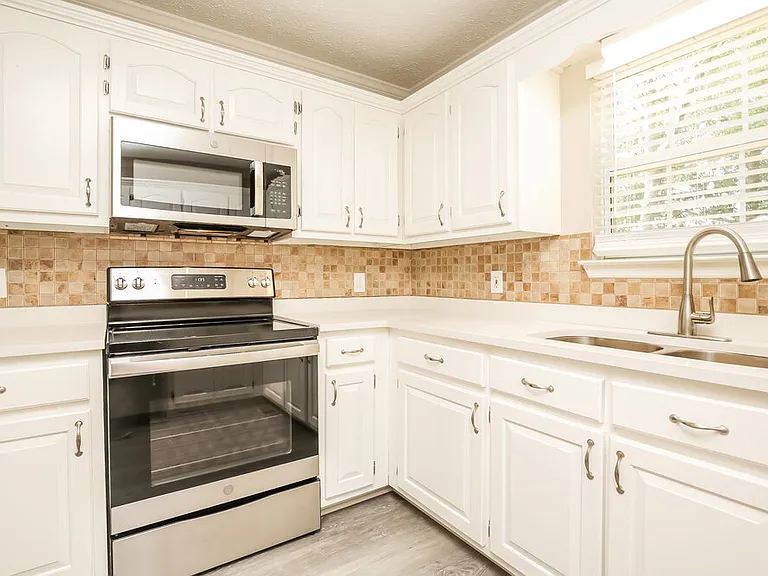 2431 English Hill Dr — Photo 7