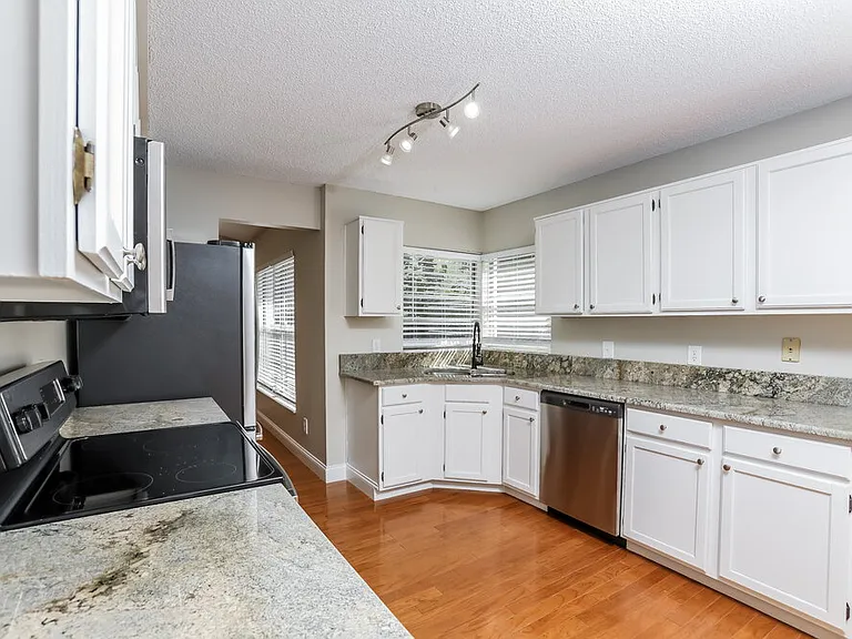 3737 Valencia Grove Ln — Photo 7