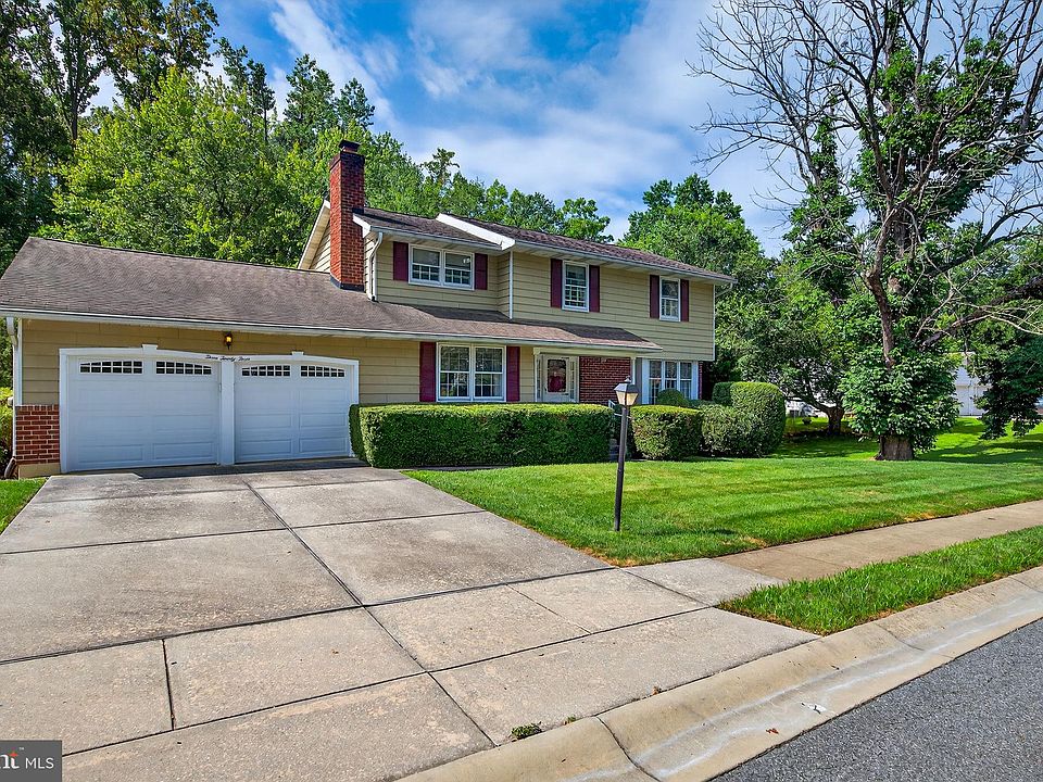 1st image of 323 Stamford Dr