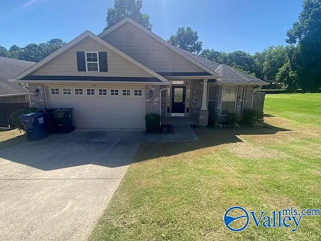 3 bed, 2.0 bath, 2210 sqft, $1,995 — Photo 1