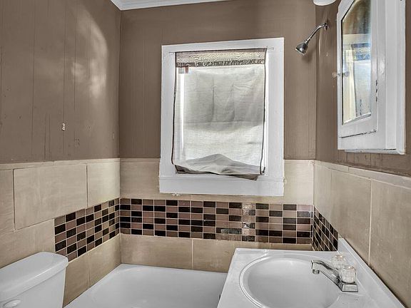 5th image of 2314 Blount Ave