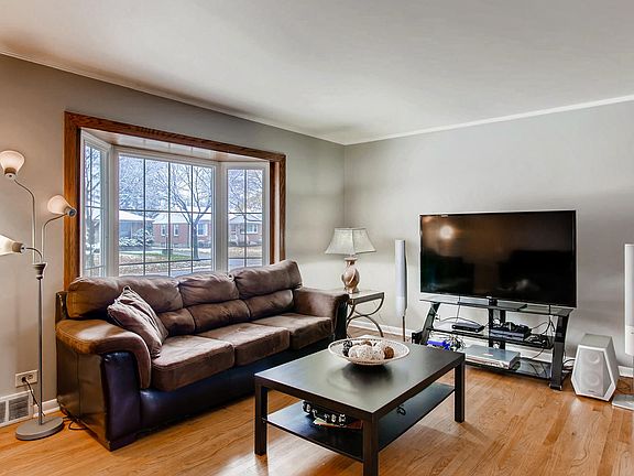 3rd image of 1240 Sunnyside Dr